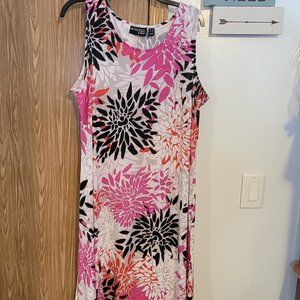 NWOT Sleeveless Woman's Maxi Dress.  Pink, Orange, Black Geo Pattern